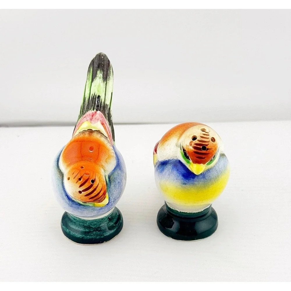 Vintage 1950's-60's Japanese hand painted birds salt & pepper shakers.